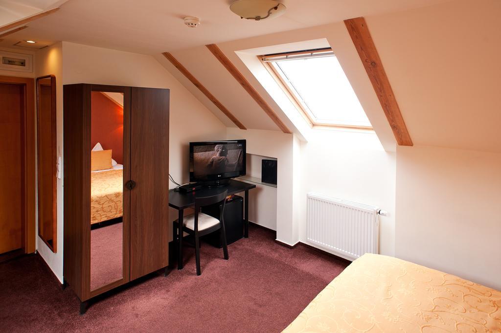 Hotel Andel Praha Bagian luar foto
